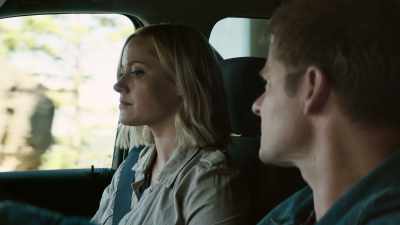 She's dangerous. - The Crossing