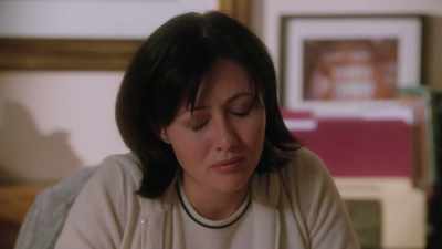 She's defending
herself like a bee, - Charmed