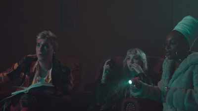 - She's definitely reacting though. - Living for the Dead
