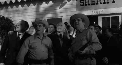 She's down! - Attack of the 50 Foot Woman