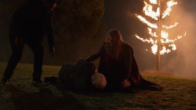 She's dying. - Supergirl