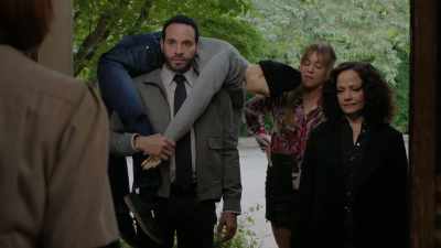 She's faking this,
so he'll carry her. [chuckles] - High Potential