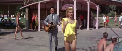 She's falling fast She's on the skids - Viva Las Vegas