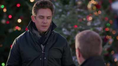 - She's got you handing out flyers?
- Yeah, but look. - Christmas at the Drive-In