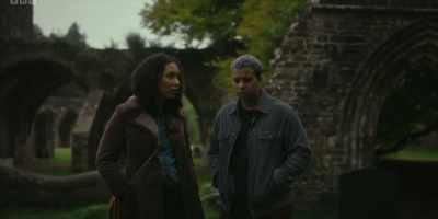 She's got no reason to protect
Harry after all these years. - The Pact