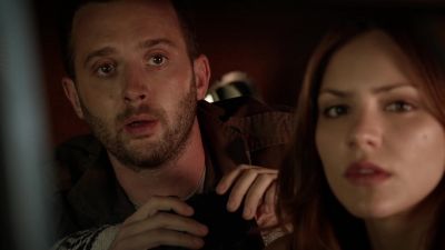 She's got the blade
right on his jugular. - Scorpion