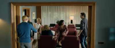 - She's having kittens!
- It's a cataleptic attack! - Toc Toc
