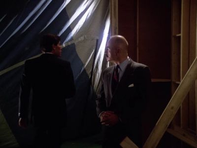 She's headed inside. - MacGyver