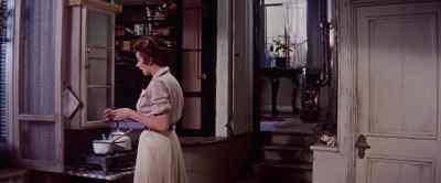 - She's here.
- Open the door. - Les Girls