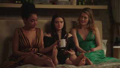 She's home, wants to talk. - The Bold Type