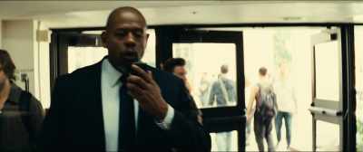 - She's in the bathroom.
- Don't move. Wait for me. - Taken