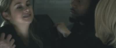She's injured. - Divergent