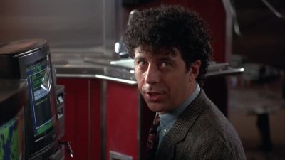 She's insurance leave her alone - Under Siege 2: Dark Territory