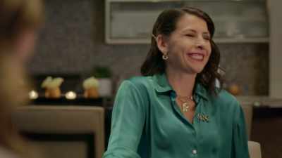 - She's joking.
[laughing] - Deadly Wives Club