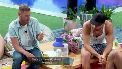 >> SHE'S JUST EXACTLY WHAT I
WANTED. - Love Island