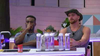 >> SHE'S, LIKE -- CARO IS, LIKE,
A KINGPIN. - Love Island