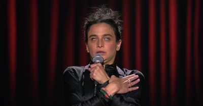 She's like...
[inhales deeply] - Jenny Slate: Stage Fright