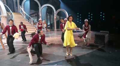 * She's like the shine
on your shoes * - Annie Live!