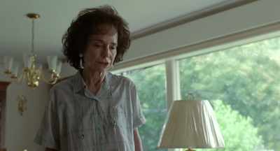 She's living in a town
called Fergus Falls. - Bones and All