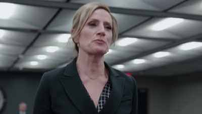 She's much more cut out
for this, - Psych 2: Lassie Come Home