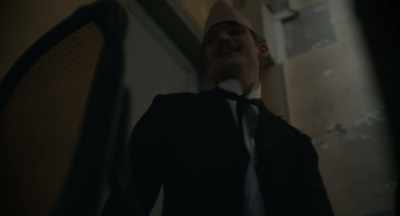- She's not a whore.
- Then why are you hiding her? - Curiosa