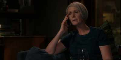 She's not just a stellar mom,
and killing it at school, - And Just Like That…