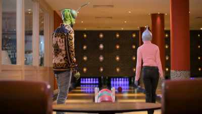 She's not really good at the game,
so it's hard to let her win. - Sexy Beasts