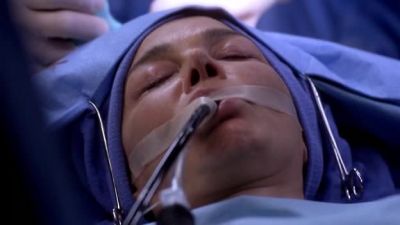 She's not responding. - Grey's Anatomy