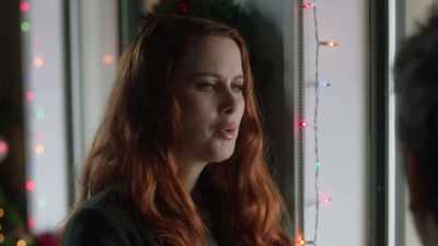 She's not wearing this elephant necklace - To All a Good Night