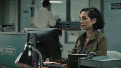 She's out late, goes to bed - The Chelsea Detective