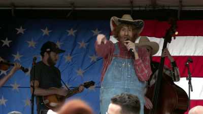 ♪ She's over there
to the right ♪ - Borat’s American Lockdown & Debunking Borat