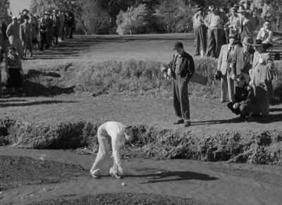 - She's picking it up.
- Don't waste the shot, Pat! - Pat and Mike
