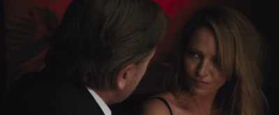 She's pursuing you
with romantic intent. - The Con is On