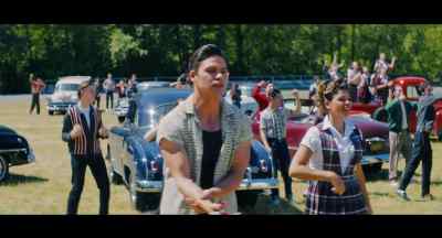 - She's pushing it too hard!
- You got it! You got it! - Grease: Rise of the Pink Ladies