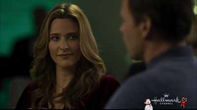 She's reading people, - Christmas Wishes & Mistletoe Kisses
