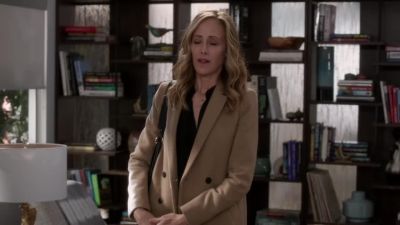 - She's scared.
- No, I-I know. I know. - Grey's Anatomy