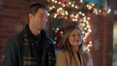 - She's telling the truth.
- [chuckles] - Once Upon a Main Street