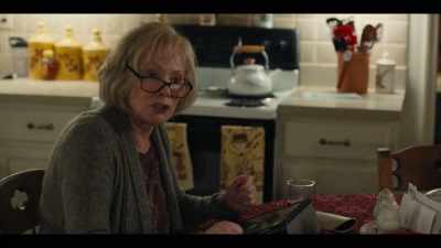 She's the mother.
She'll get custody, - Mare of Easttown