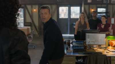 She's the only thing
keeping Jack alive, - NCIS: Sydney