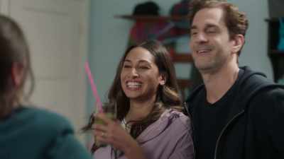 - She's the smoothie-head.
- Oh. - Children Ruin Everything