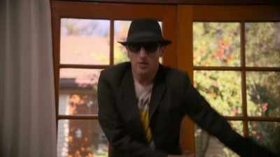 - She's thinks that he's a new guy.
- Can you take the hat and glasses off? - I Think You Should Leave with Tim Robinson
