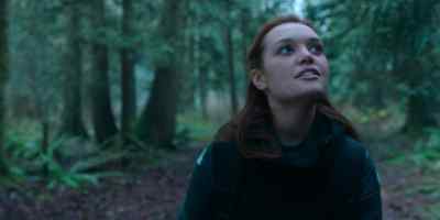 She's using the bats. - Motherland: Fort Salem