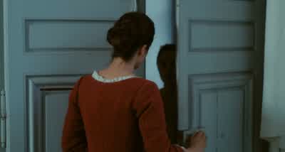 She's waiting to go out. - Portrait of a Lady on Fire