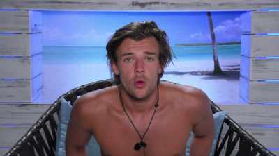 She's walking around, - Love Island