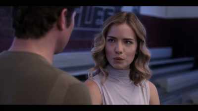 - She's wild, right? - Dare Me