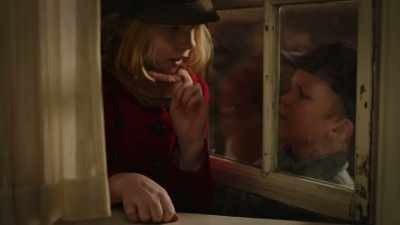 - Shh, be quiet!
- No! Can't we just go home? - Teddy's Christmas