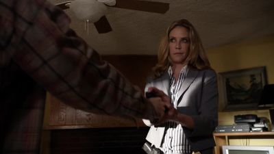 Shh, shh, shh.
Put the gun down. - Sons of Anarchy