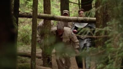 - Shield's down.
- Way to go, Simon. - Stargate SG-1