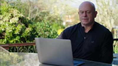 Shipped from Africa. - Britain's Tiger Kings - On the Trail with Ross Kemp