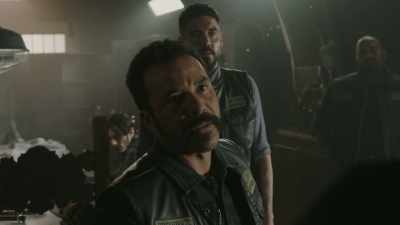 -Shit.
-(grunts) - Mayans M.C.